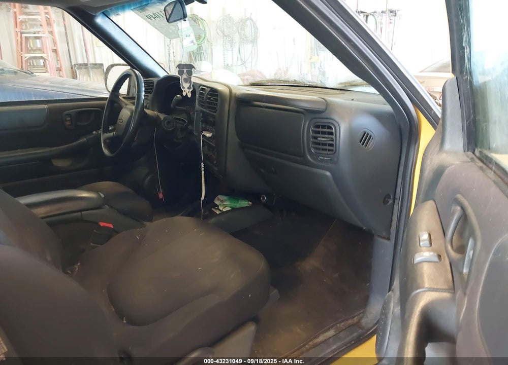 2003 CHEVROLET S-10 LS VIN: 1GCDT13X33K145159