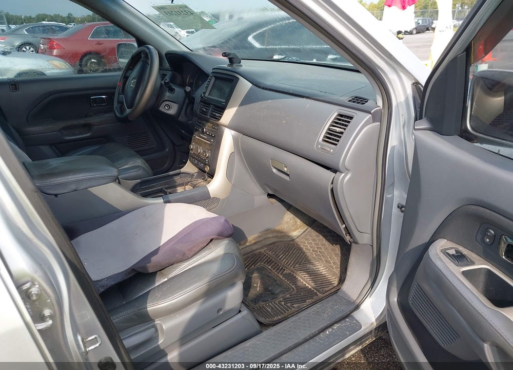 2006 HONDA PILOT EX-L VIN: 5FNYF28716B009427