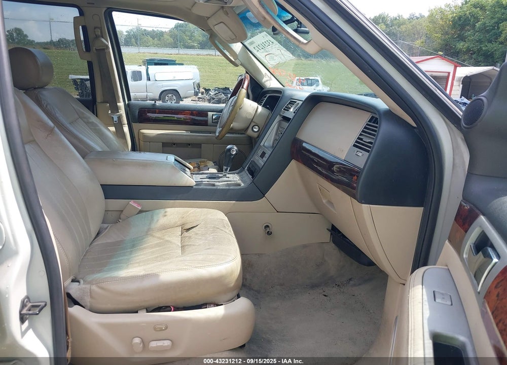 2005 LINCOLN NAVIGATOR VIN: 5LMFU28575LJ16949
