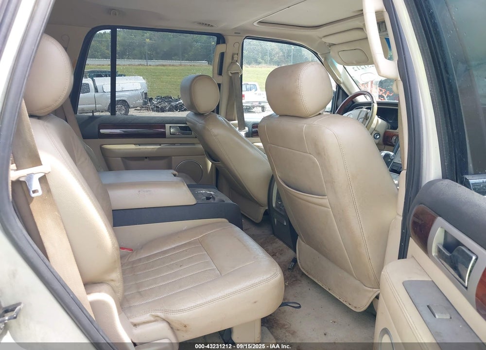 2005 LINCOLN NAVIGATOR VIN: 5LMFU28575LJ16949