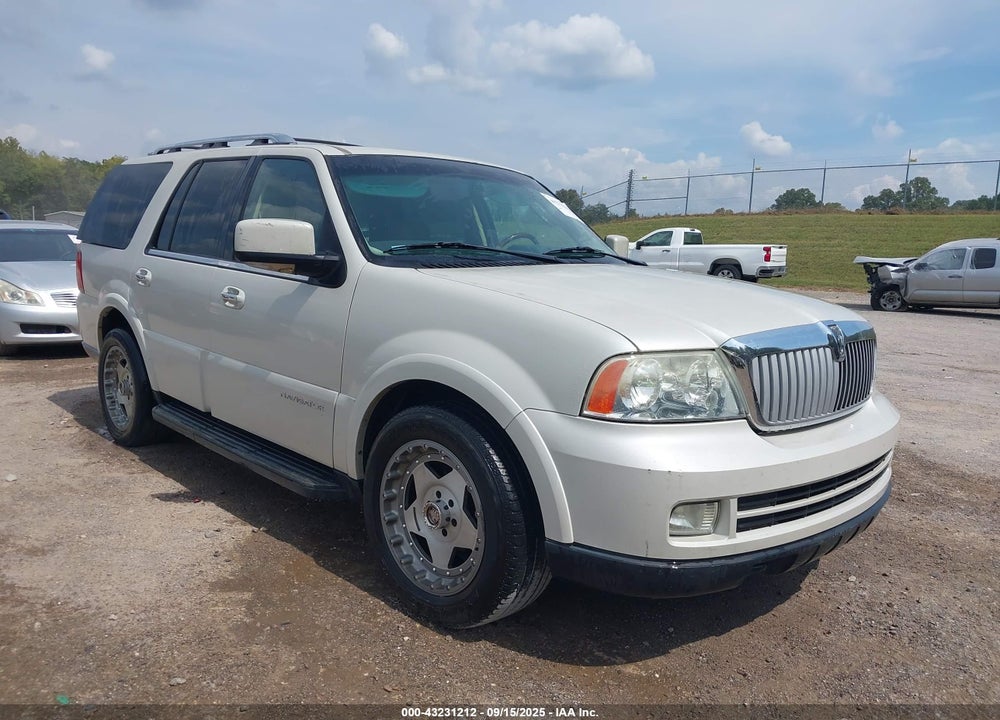 2005 LINCOLN NAVIGATOR VIN: 5LMFU28575LJ16949