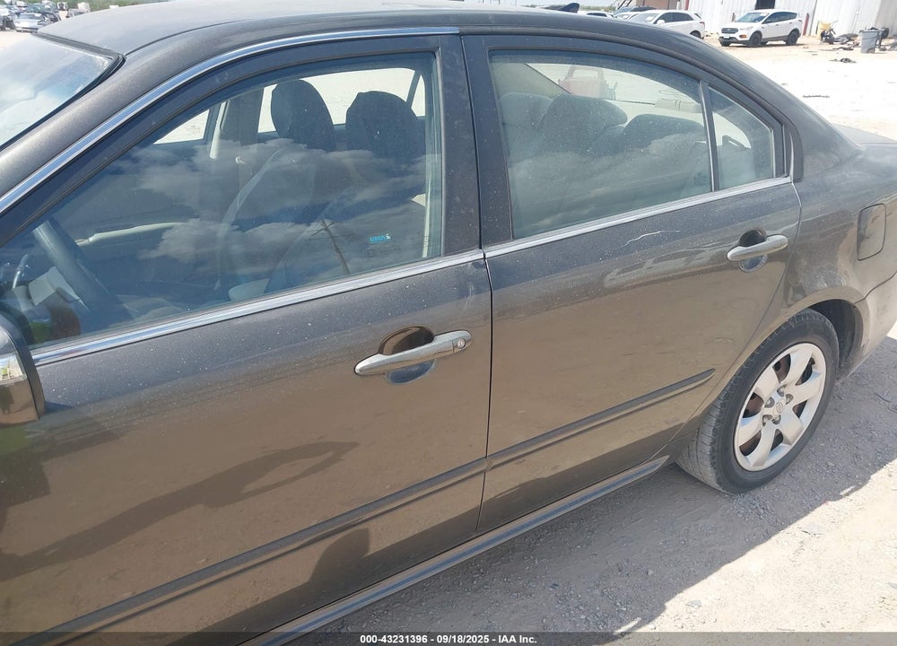 2009 KIA OPTIMA VIN: KNAGE228795319424