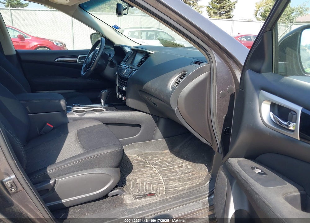 2017 NISSAN PATHFINDER VIN: 5N1DR2MM7HC666729