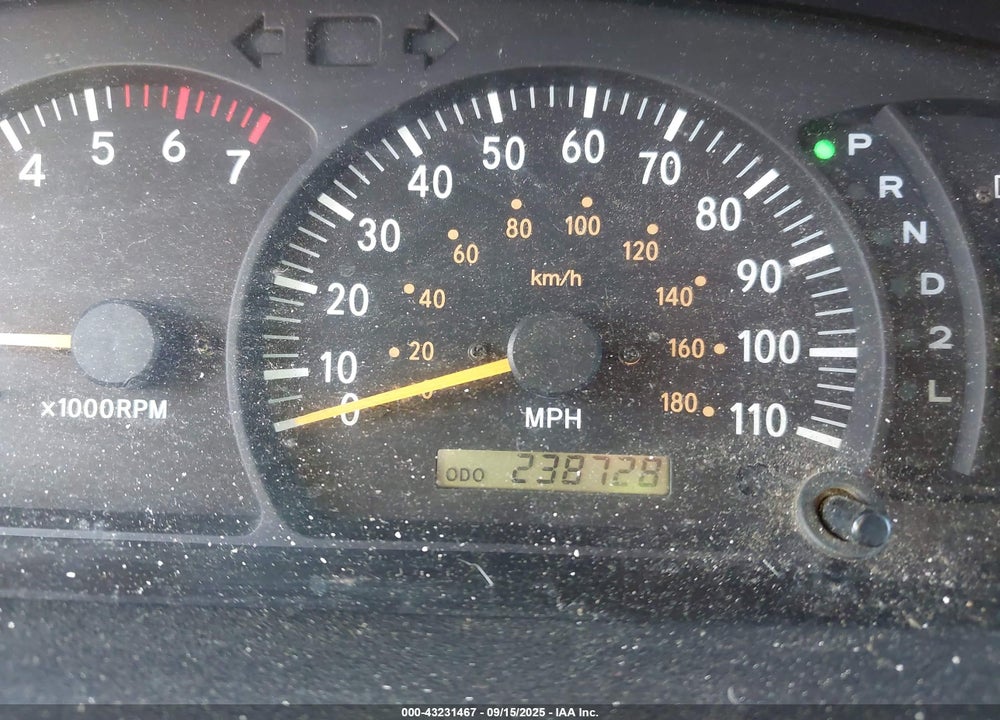 2000 TOYOTA TUNDRA SR5 V8 VIN: 5TBBT4415YS083517