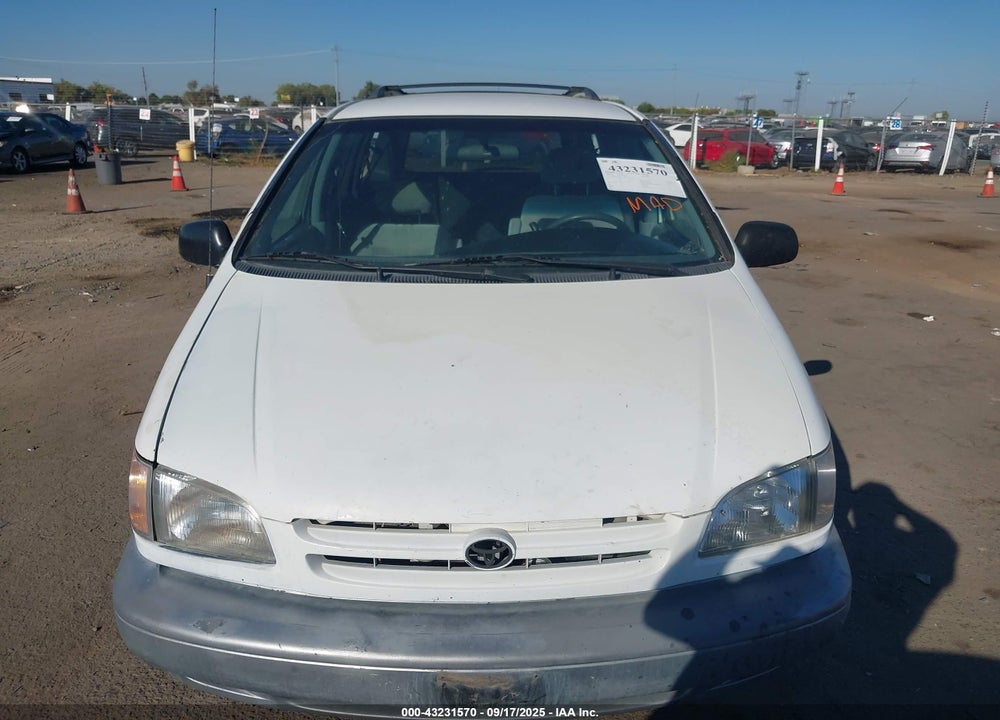 2000 TOYOTA SIENNA LE VIN: 4T3ZF13C4YU318163