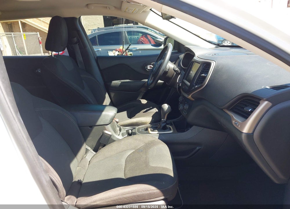 2016 JEEP CHEROKEE VIN: 1C4PJLCBXGW113665