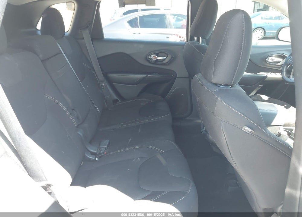 2016 JEEP CHEROKEE VIN: 1C4PJLCBXGW113665