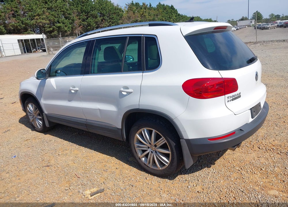 2016 VOLKSWAGEN TIGUAN VIN: WVGBV7AX8GW529181