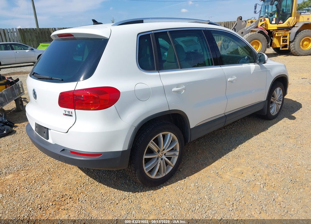 2016 VOLKSWAGEN TIGUAN VIN: WVGBV7AX8GW529181