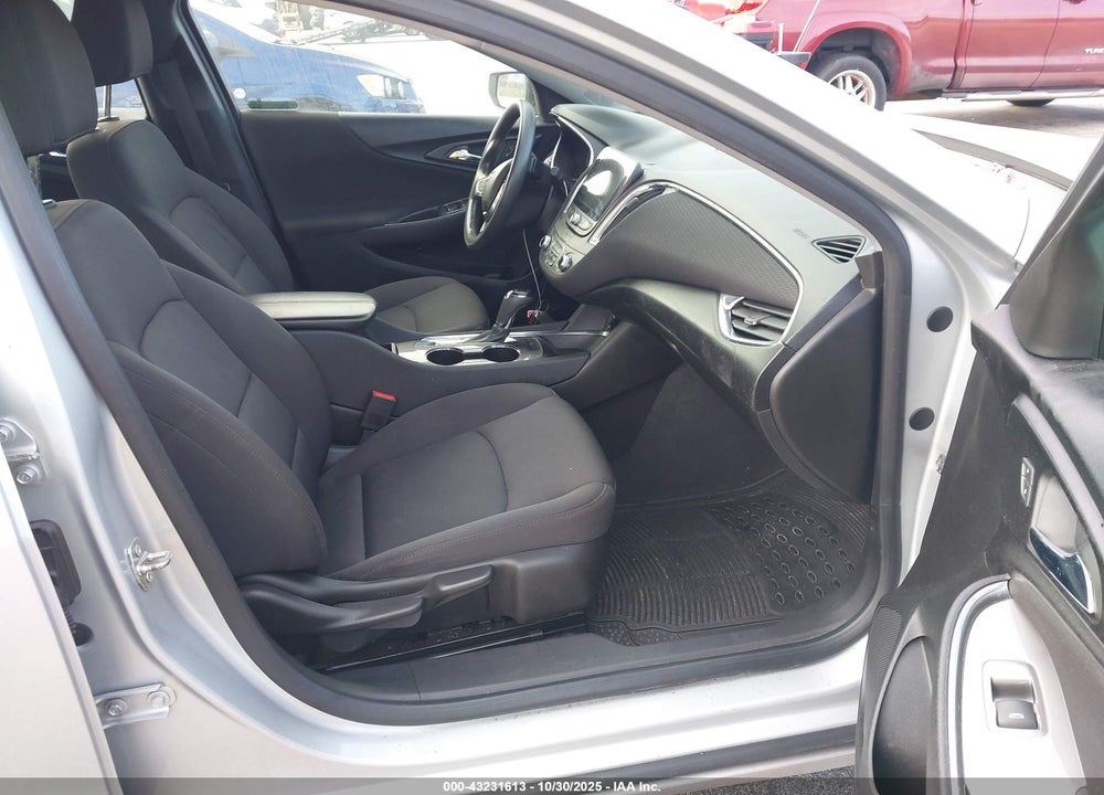 2019 CHEVROLET MALIBU LT VIN: 1G1ZD5ST1KF144407