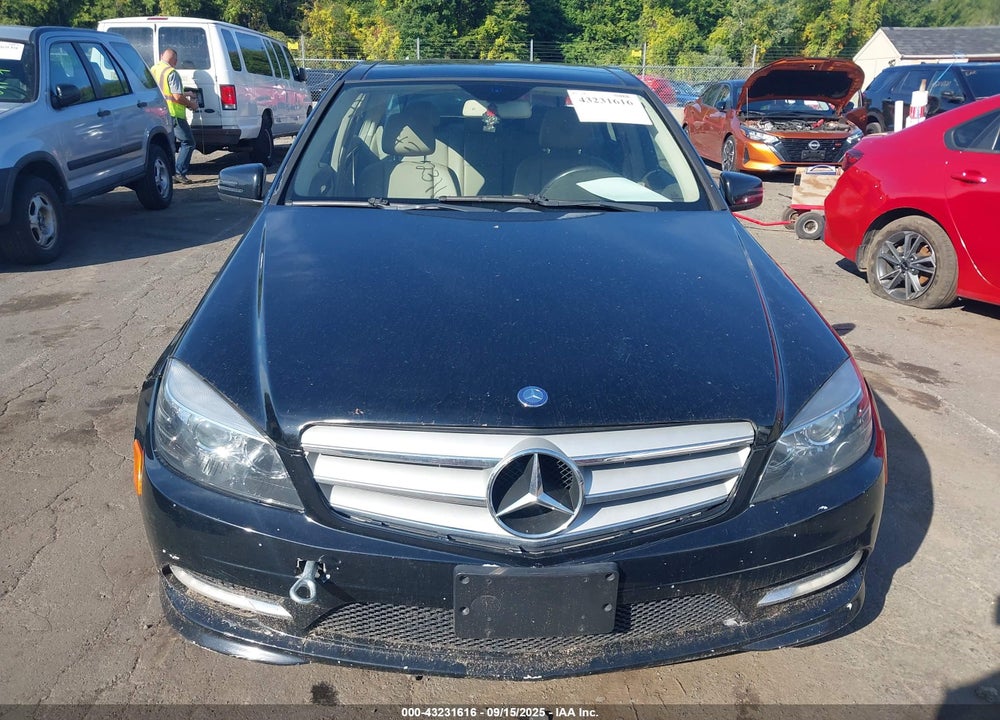 2011 MERCEDES-BENZ C CLASS VIN: WDDGF8BB5BR139815