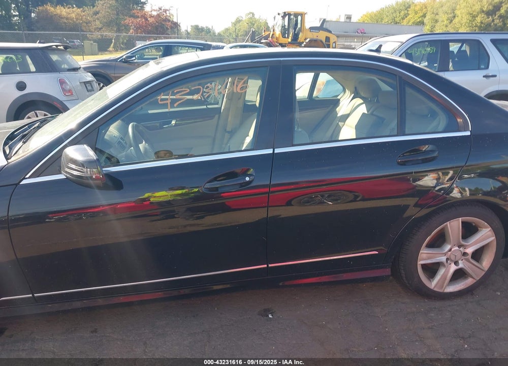 2011 MERCEDES-BENZ C CLASS VIN: WDDGF8BB5BR139815
