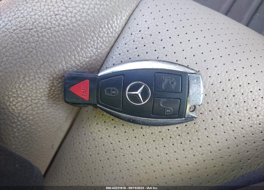 2011 MERCEDES-BENZ C CLASS VIN: WDDGF8BB5BR139815