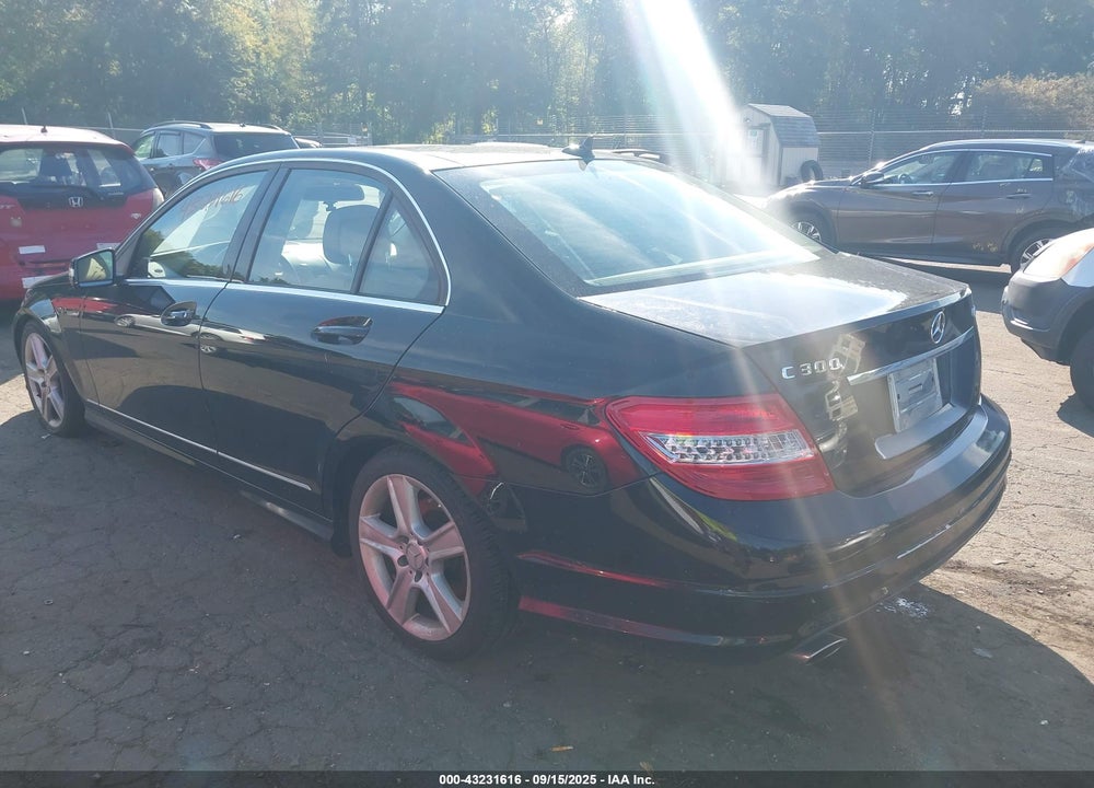 2011 MERCEDES-BENZ C CLASS VIN: WDDGF8BB5BR139815