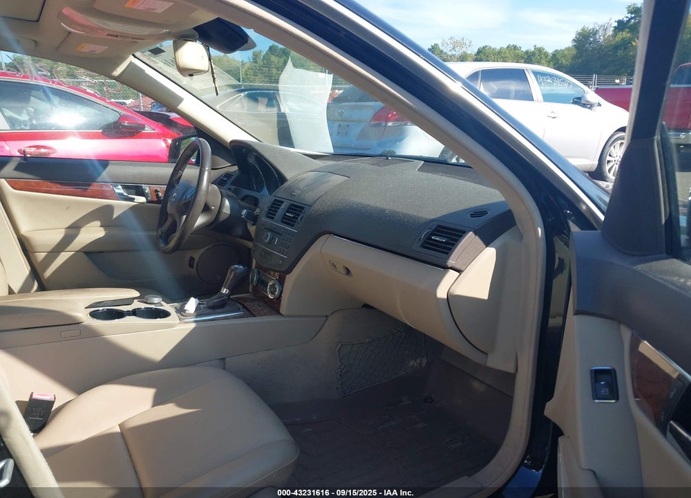 2011 MERCEDES-BENZ C CLASS VIN: WDDGF8BB5BR139815