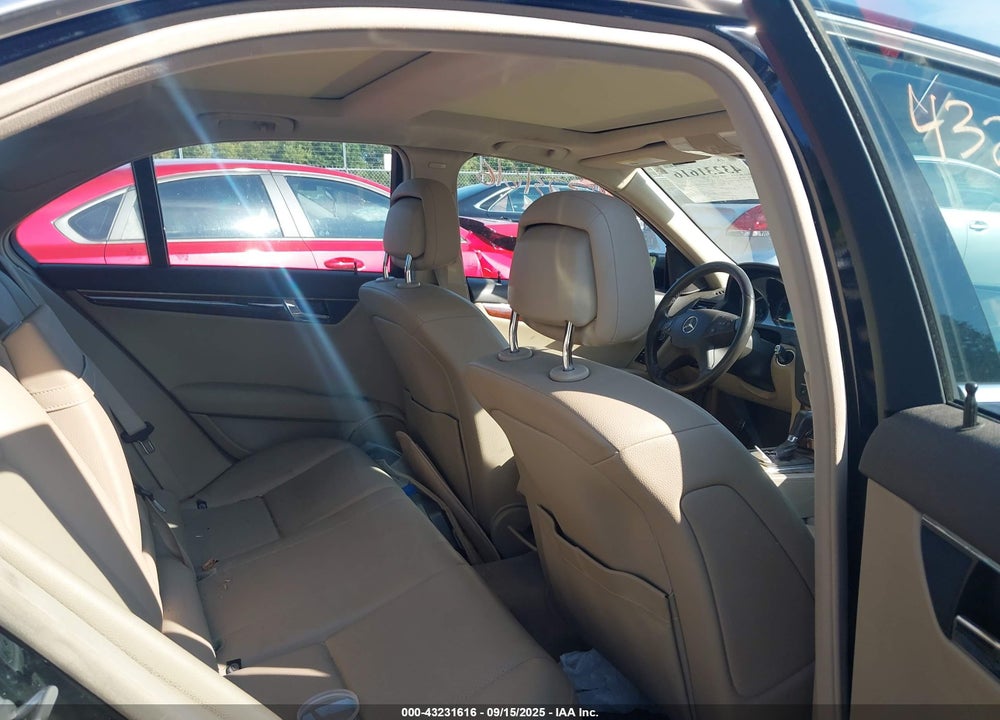 2011 MERCEDES-BENZ C CLASS VIN: WDDGF8BB5BR139815