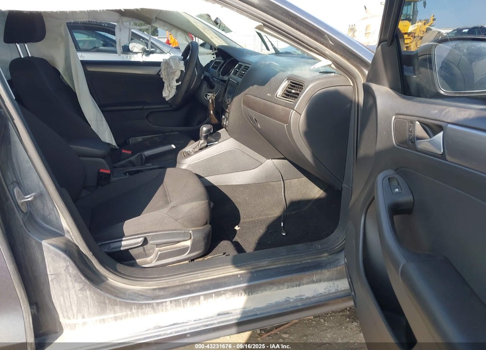 2015 VOLKSWAGEN JETTA VIN: 3VWLA7AJ4FM264853