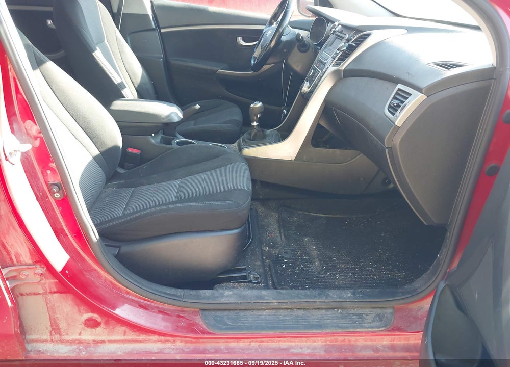 2013 HYUNDAI ELANTRA VIN: KMHD35LE1DU083302
