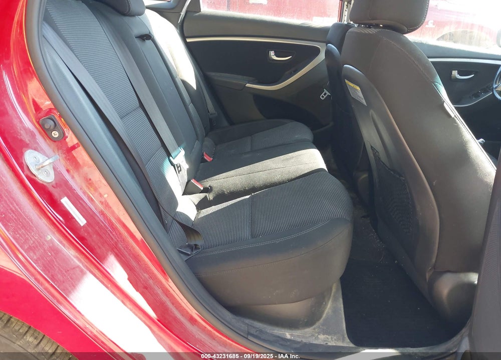 2013 HYUNDAI ELANTRA VIN: KMHD35LE1DU083302