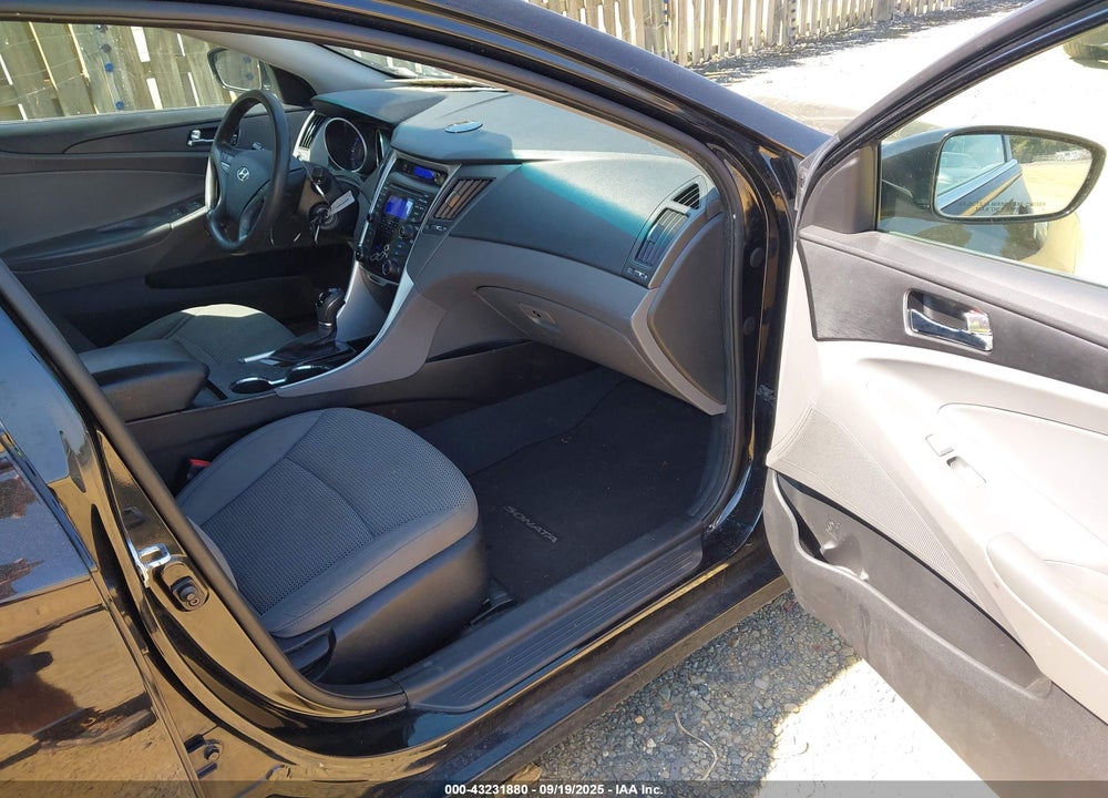 2012 HYUNDAI SONATA VIN: 5NPEB4AC6CH471173