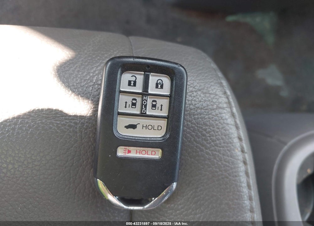2015 HONDA ODYSSEY EX-L VIN: 5FNRL5H68FB011892