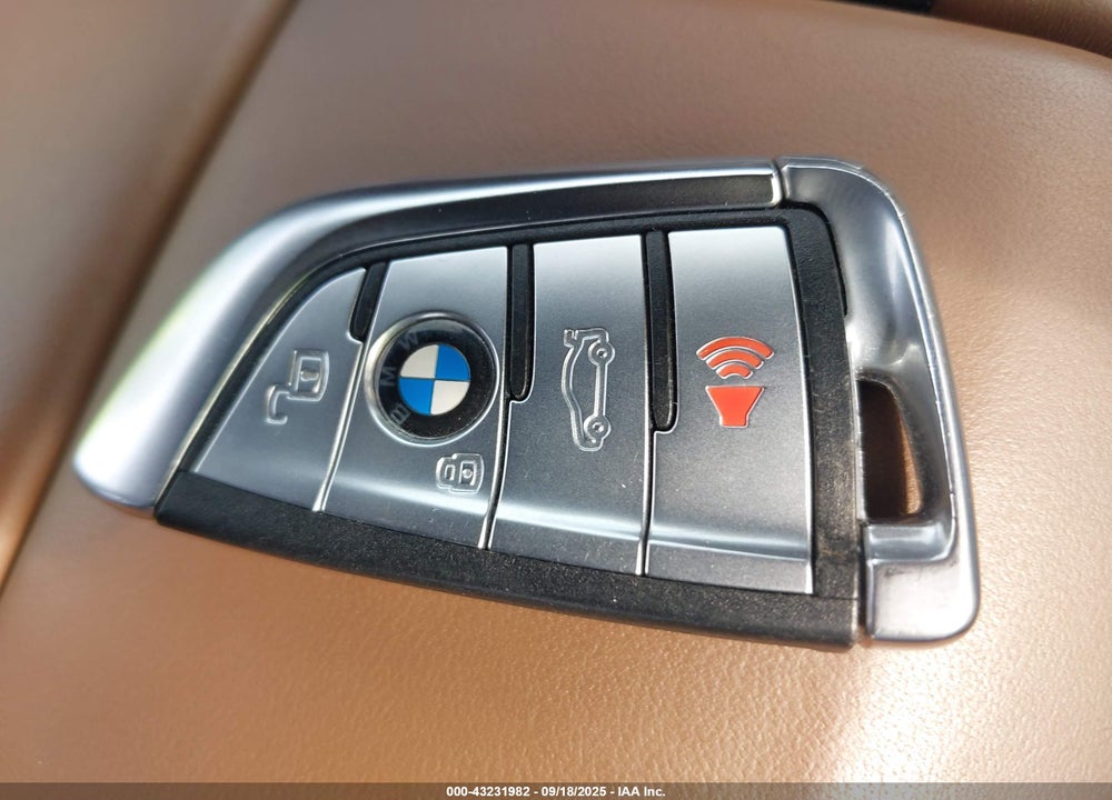 2021 BMW X5 VIN: 5YMJU0C01M9E49090