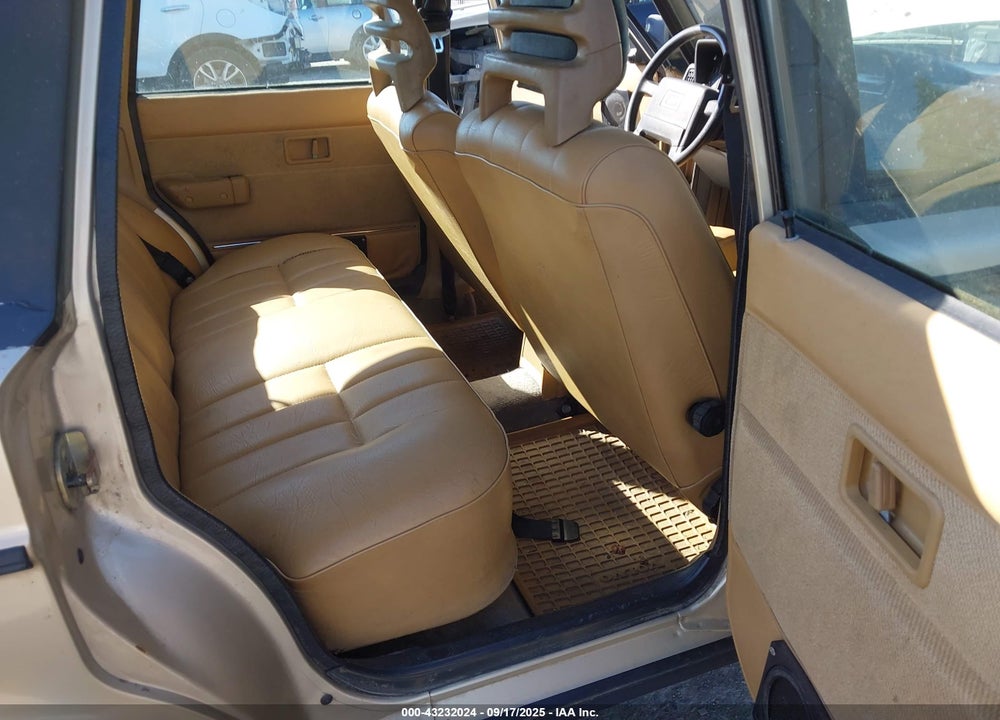 1992 VOLVO 240 VIN: YV1AW8810N1920138