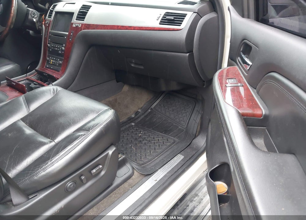 2008 CADILLAC ESCALADE STANDARD VIN: 1GYFK63818R131383