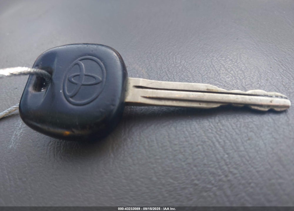 2001 TOYOTA COROLLA CE VIN: 2T1BR12E51C437318