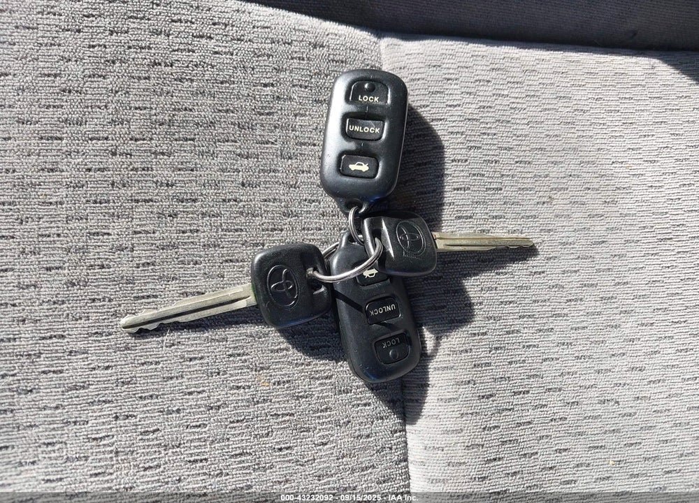 2002 TOYOTA CAMRY LE VIN: JTDBE32K920123406