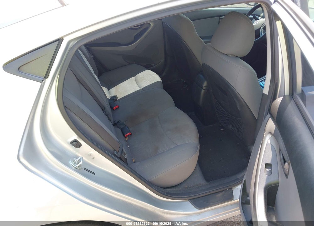 2014 HYUNDAI ELANTRA VIN: 5NPDH4AE0EH474861