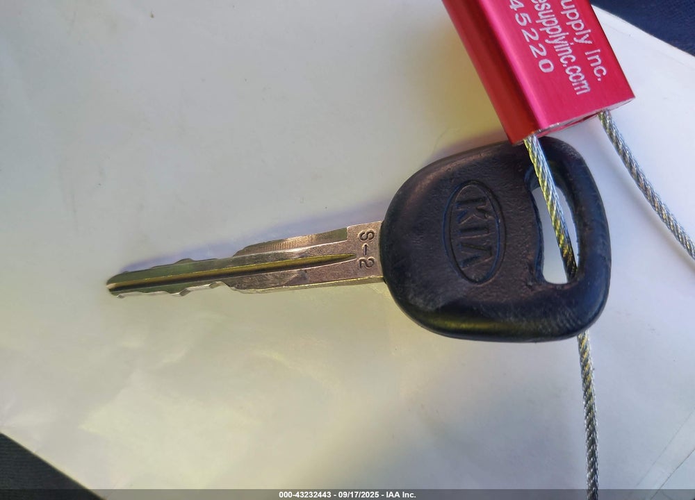 2002 KIA RIO CINCO VIN: KNADC163X26079660