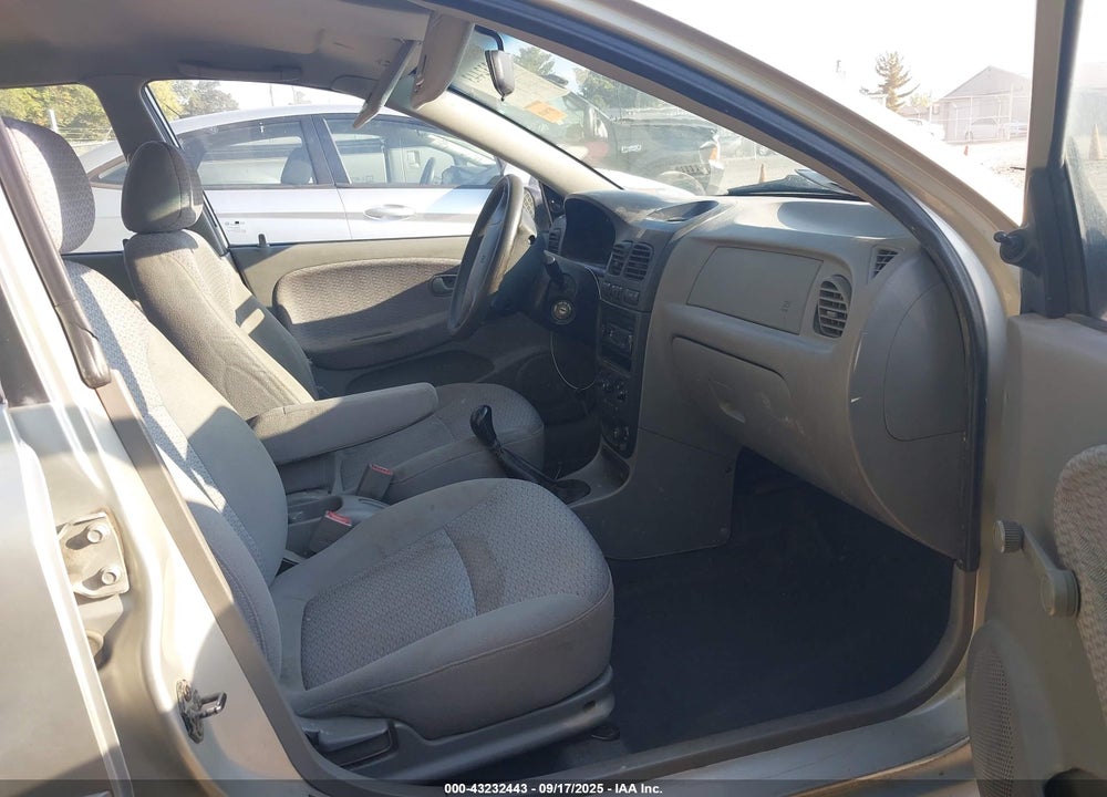 2002 KIA RIO CINCO VIN: KNADC163X26079660