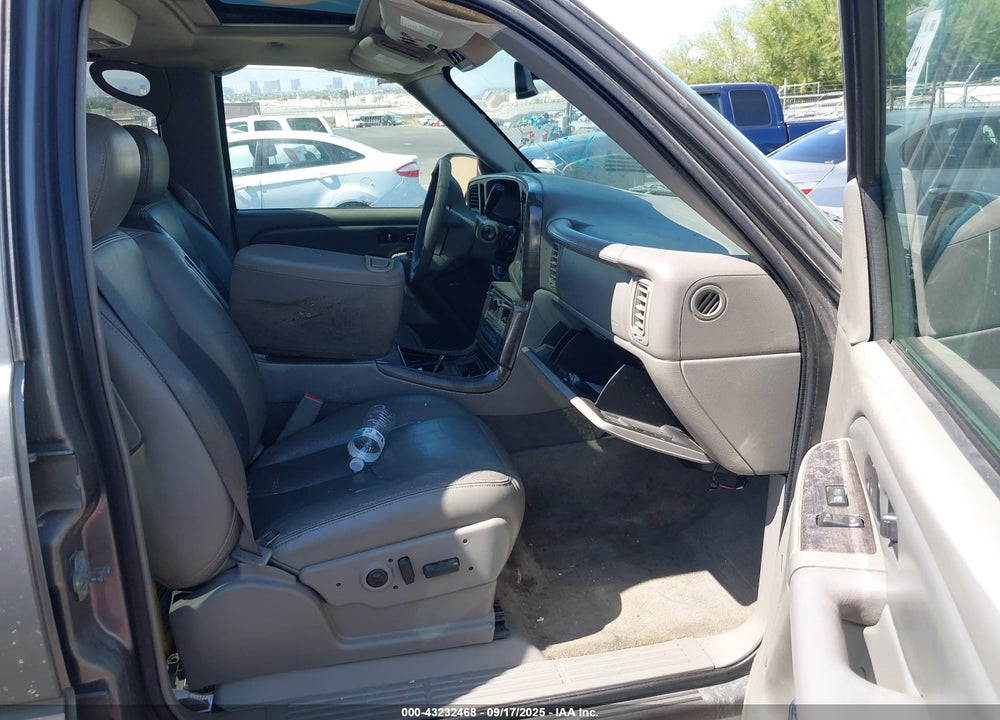2005 GMC YUKON DENALI VIN: 1GKEK63U75J238094