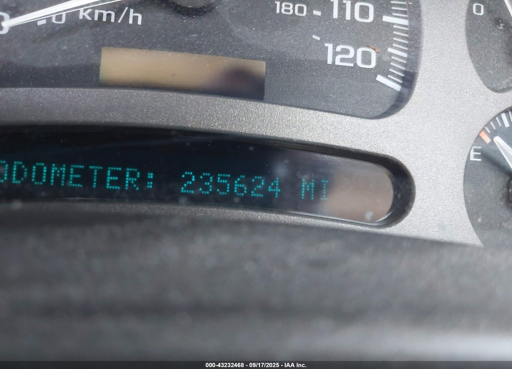 2005 GMC YUKON DENALI VIN: 1GKEK63U75J238094