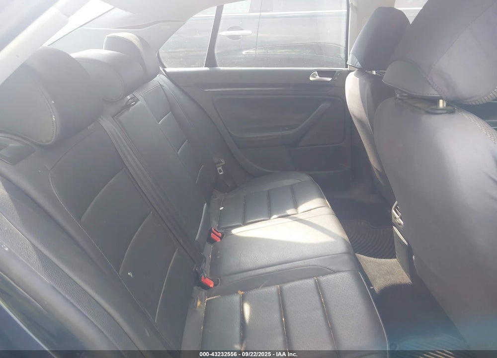 2010 VOLKSWAGEN JETTA TDI VIN: 3VWRL7AJ6AM086568
