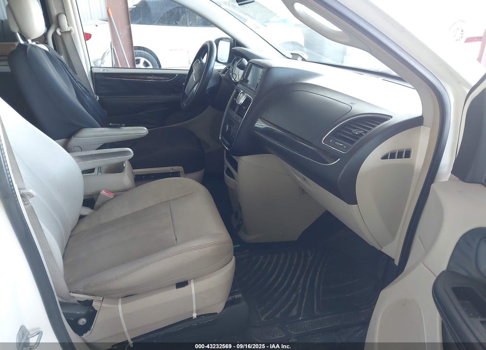 2013 CHRYSLER TOWN & COUNTRY VIN: 2C4RC1BG1DR529127