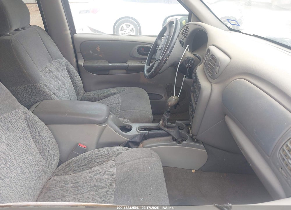 2002 CHEVROLET TRAILBLAZER LS VIN: 1GNDT13SX22236343