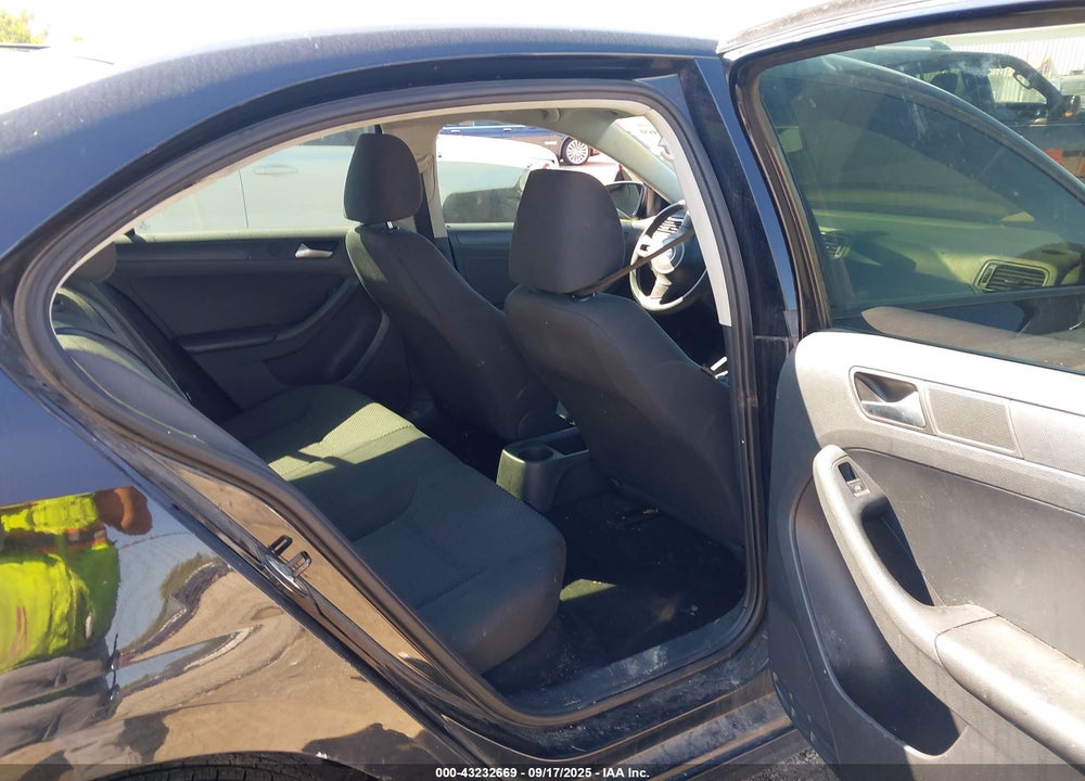 2013 VOLKSWAGEN JETTA VIN: 3VW2K7AJ0DM353065