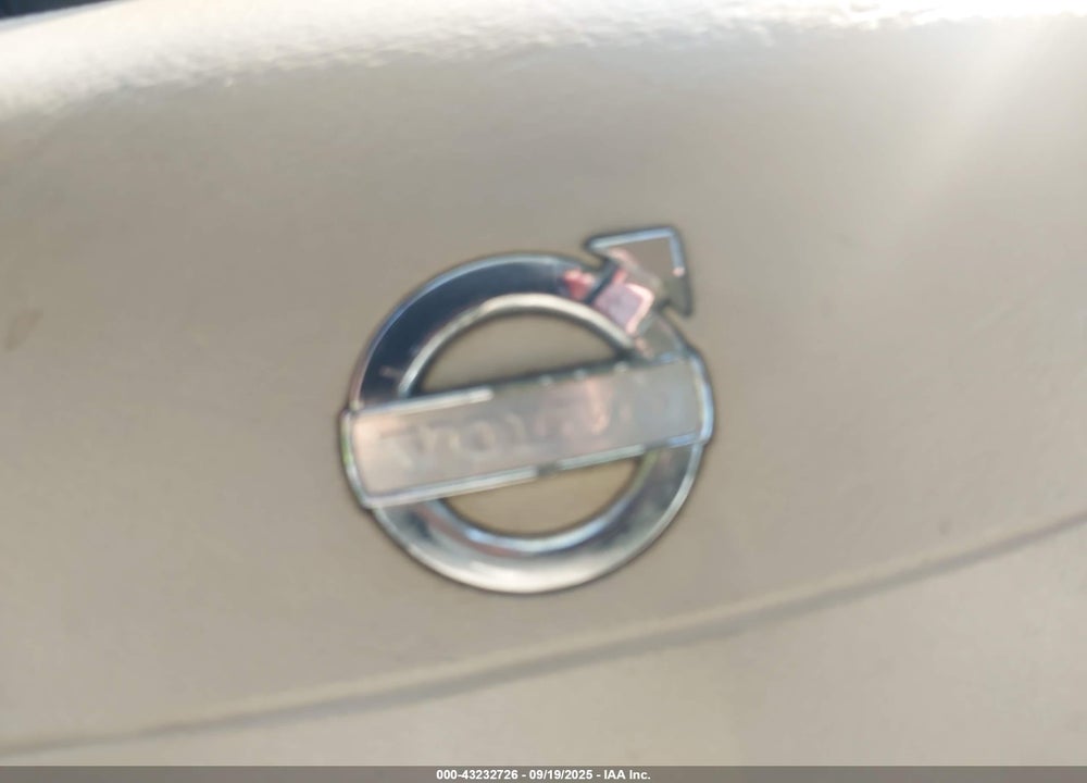 2010 VOLVO XC60 VIN: YV4982DL7A2124253