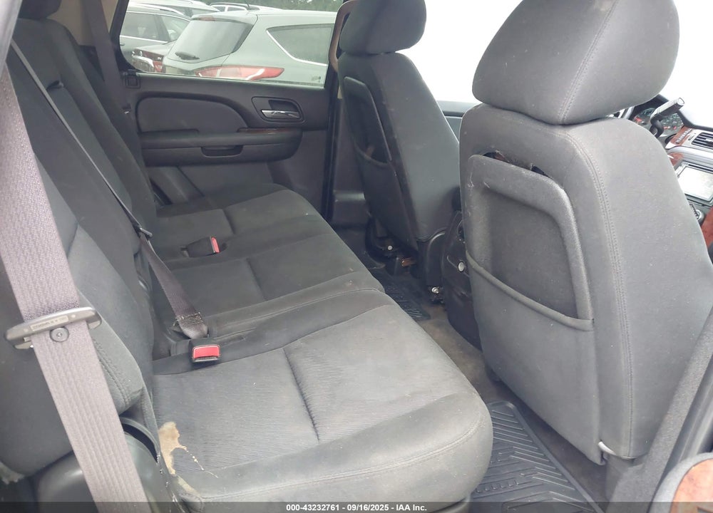2011 CHEVROLET TAHOE VIN: 1GNSCAE01BR146508