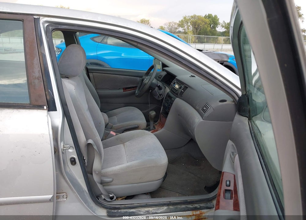 2005 TOYOTA COROLLA LE VIN: 1NXBR32E35Z473573