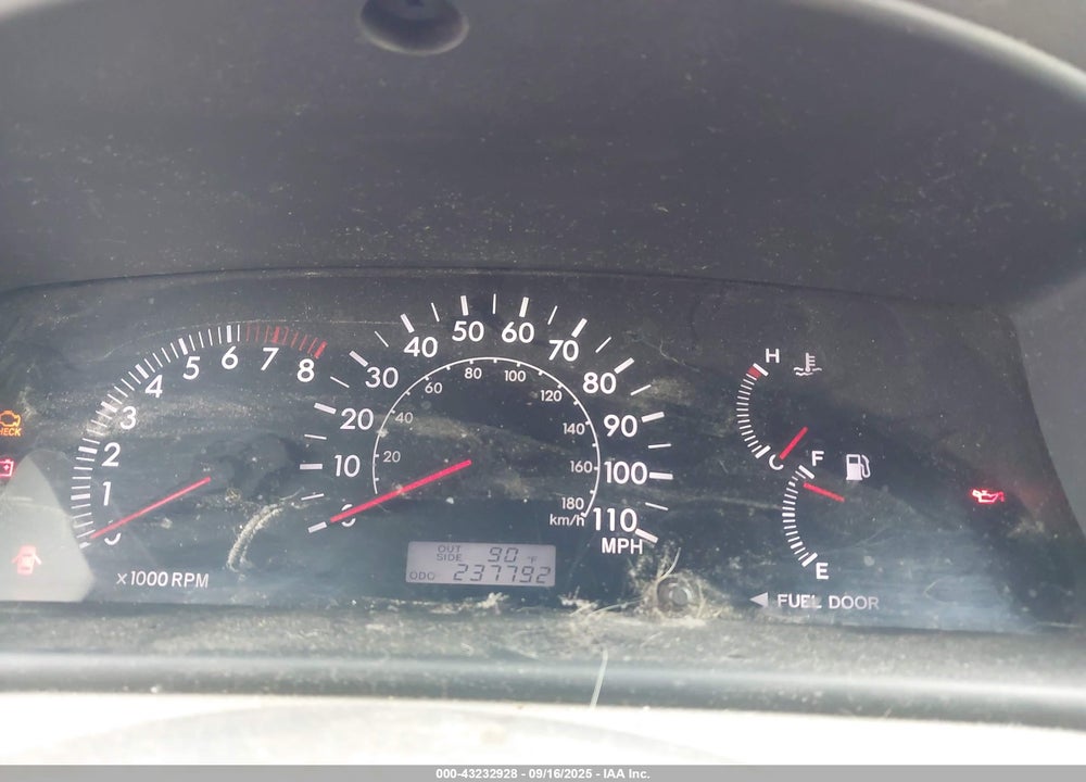 2005 TOYOTA COROLLA LE VIN: 1NXBR32E35Z473573