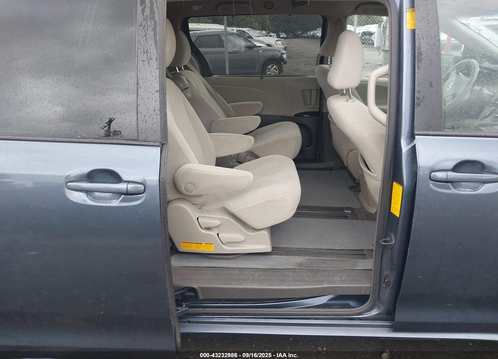 2014 TOYOTA SIENNA VIN: 5TDKK3DC7ES499585