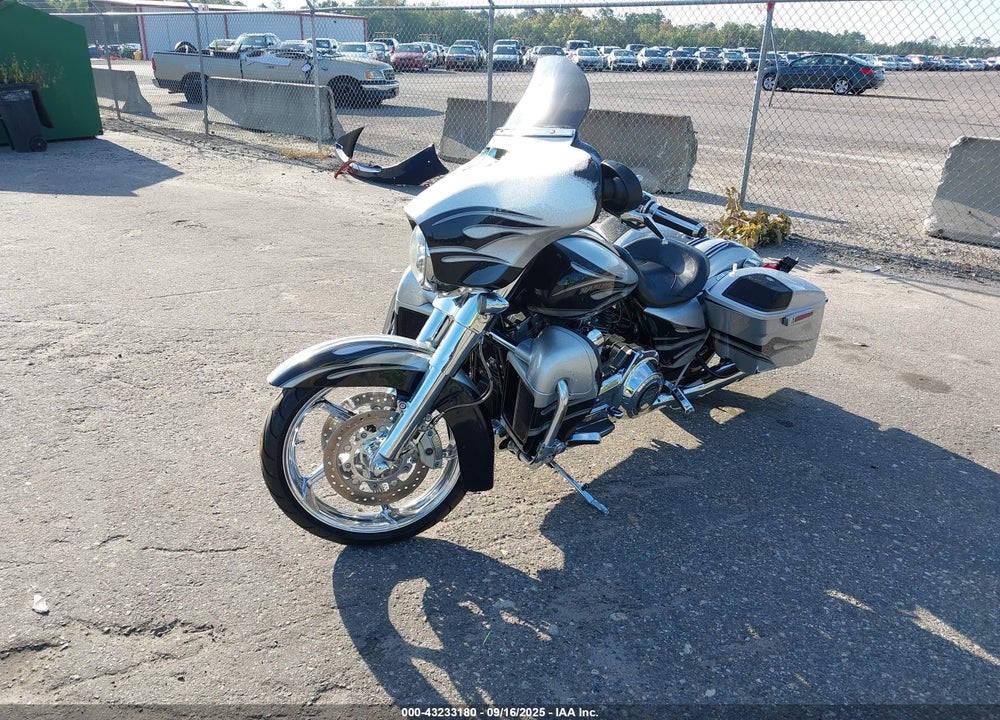2015 HARLEY-DAVIDSON FLHXSE CVO STREET GLIDE VIN: 1HD1PXN17FB950801