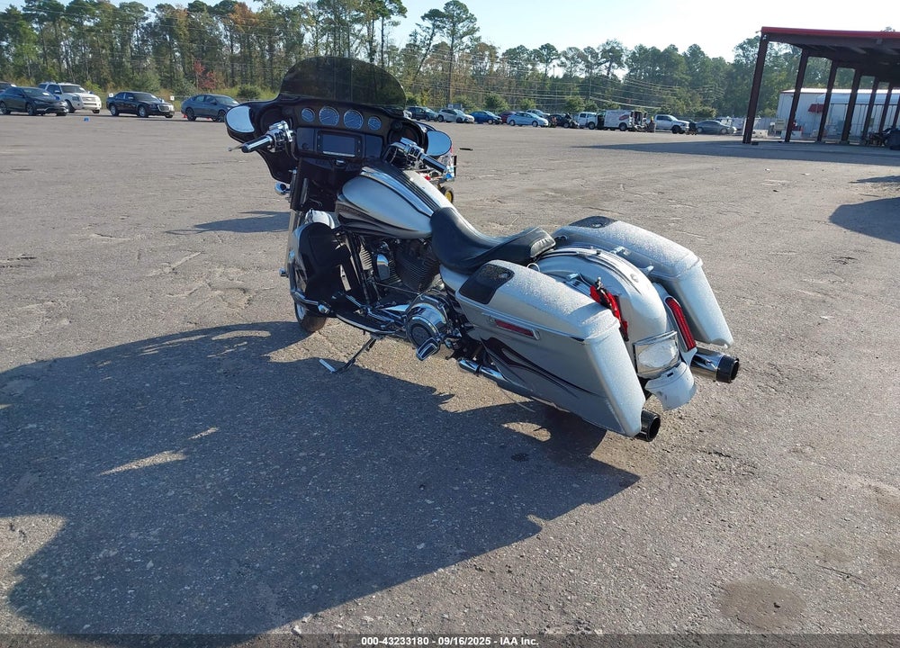 2015 HARLEY-DAVIDSON FLHXSE CVO STREET GLIDE VIN: 1HD1PXN17FB950801