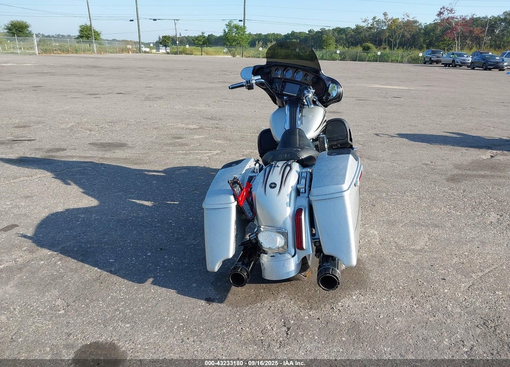 2015 HARLEY-DAVIDSON FLHXSE CVO STREET GLIDE VIN: 1HD1PXN17FB950801