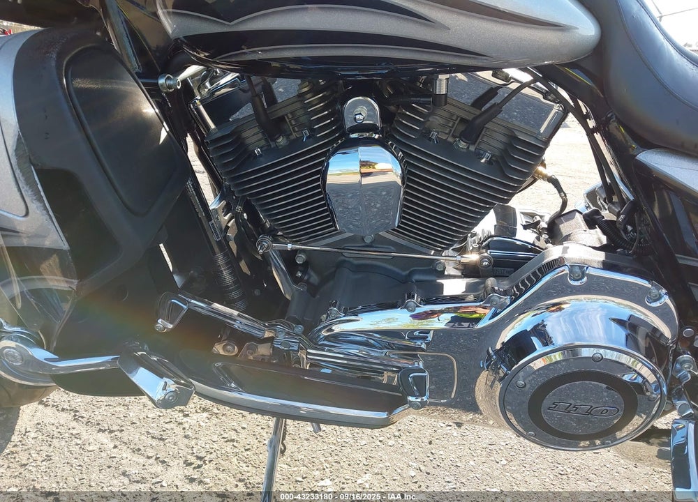2015 HARLEY-DAVIDSON FLHXSE CVO STREET GLIDE VIN: 1HD1PXN17FB950801