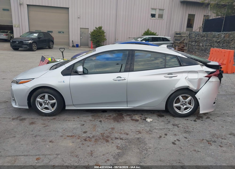 2017 TOYOTA PRIUS PRIME VIN: JTDKARFP8H3018304