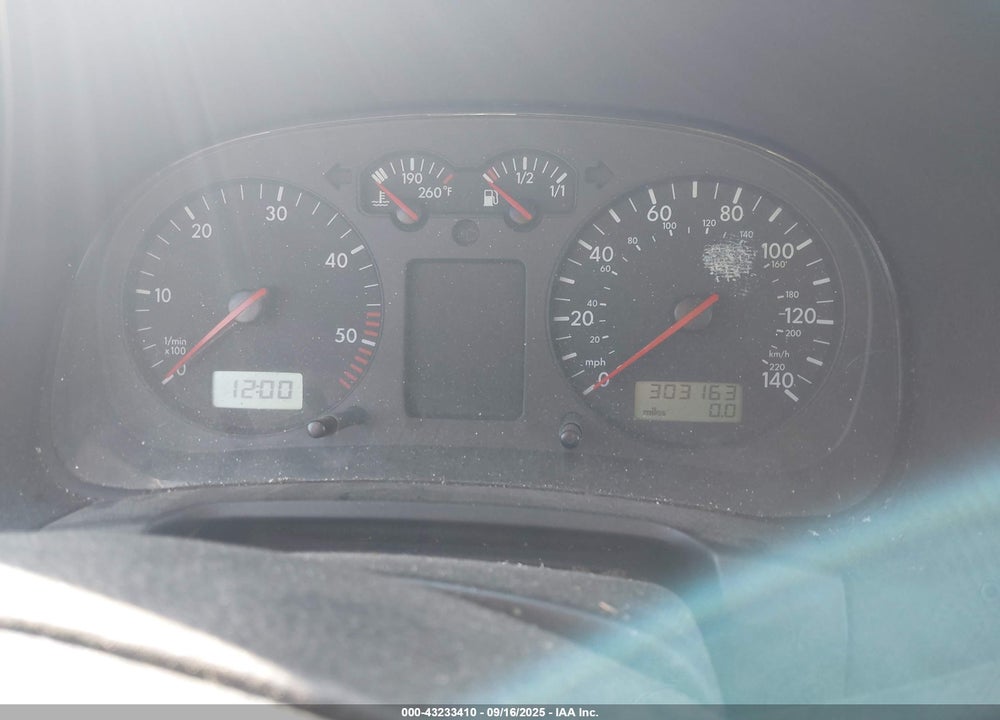 2000 VOLKSWAGEN JETTA GL TDI VIN: 3VWRF29M4YM088631